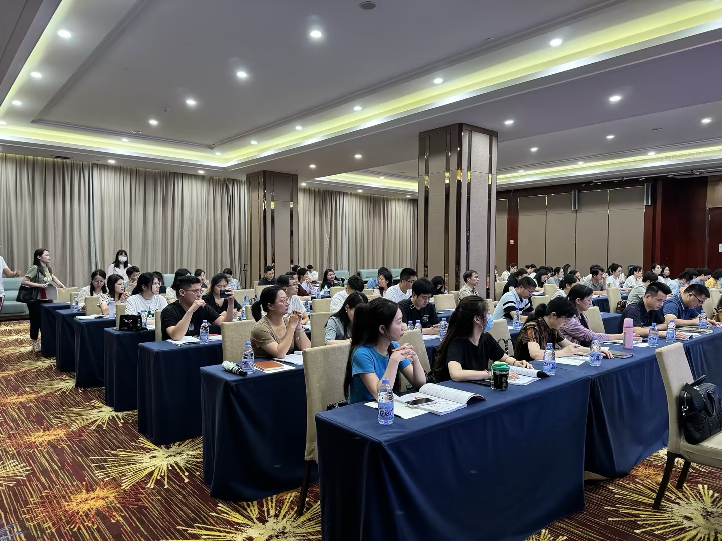 知讯集团受惠州勘察设计协会邀请，为企业开展资质延续专业培训